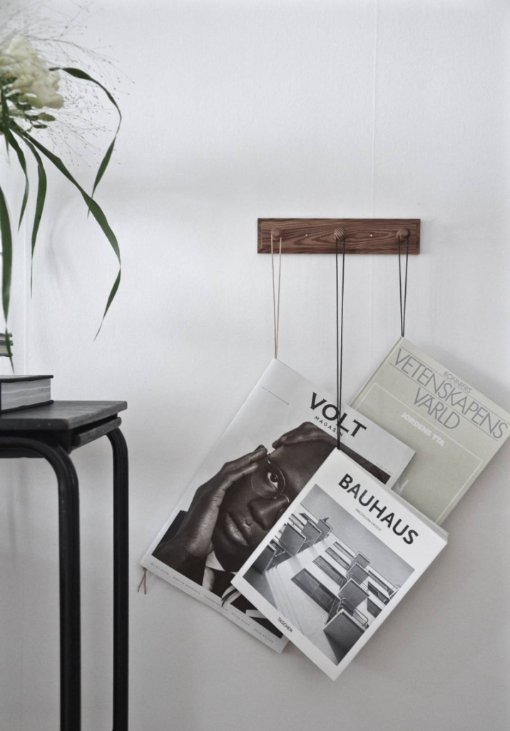 DIY Wall bookholder with leather band | DESIGN AND FORM